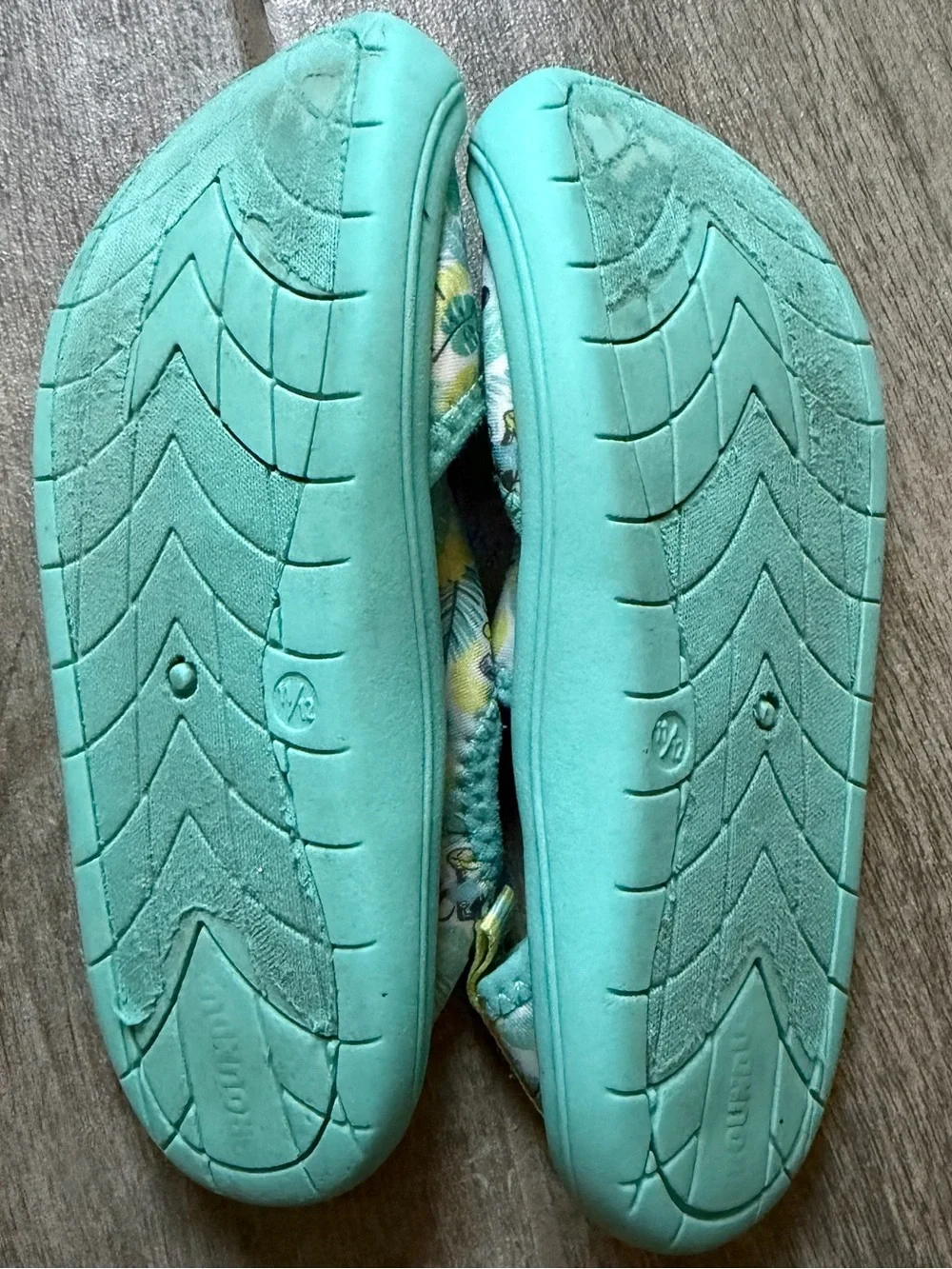 Turquoise Kids Mickey Water Shoes Size 11/12